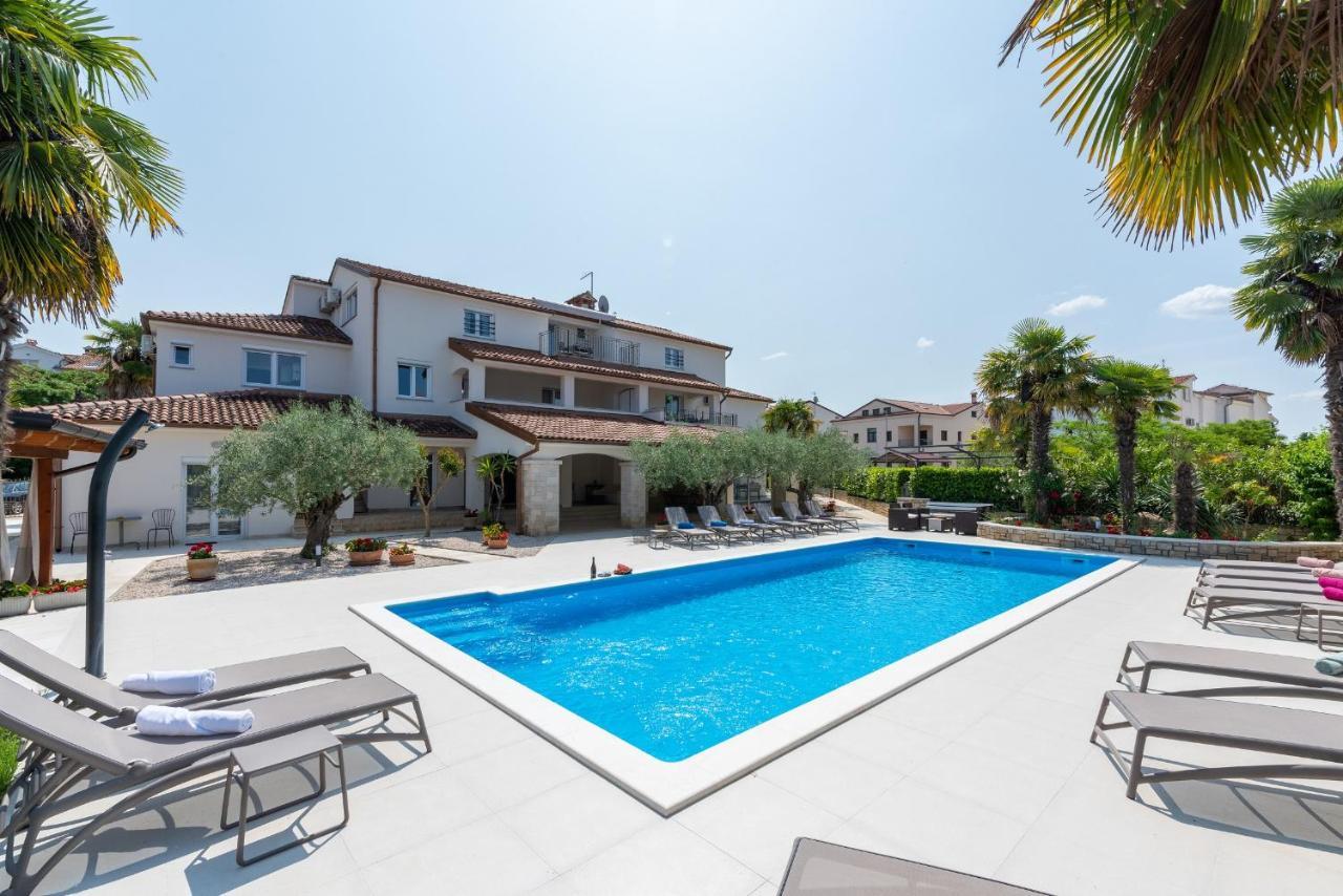 Villa Hope - Apartments With Shared Pool Poreč Exterior foto